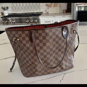 🌺 Authentic Louis Vuitton Medium Never Full 🌺